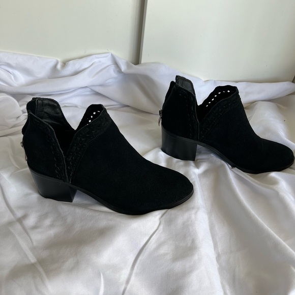 Steven Madden black ankle Java booties - Picture 3 of 6